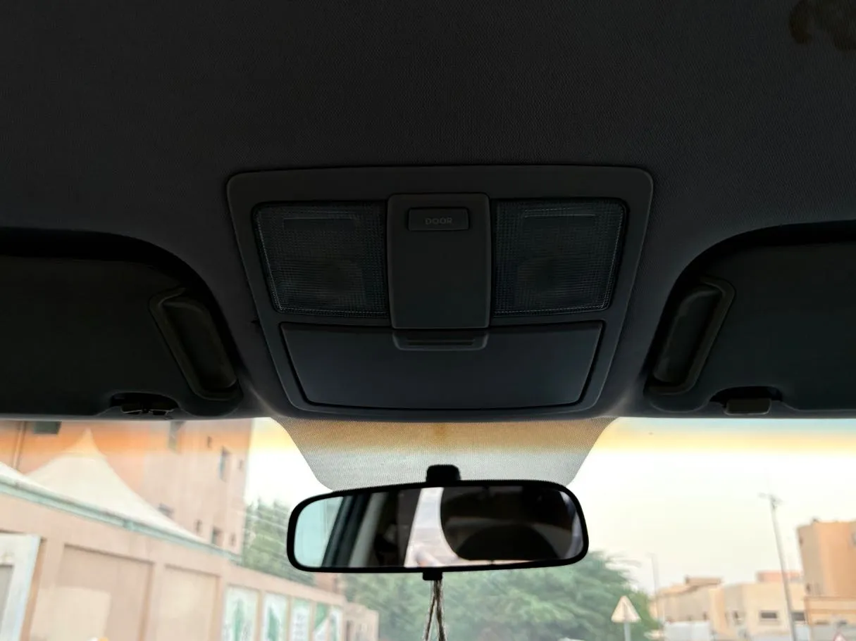 Car image 24