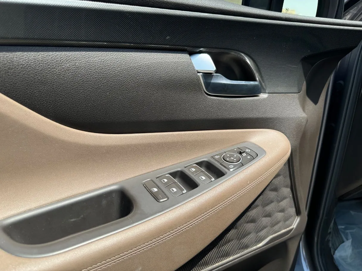 Car image 23