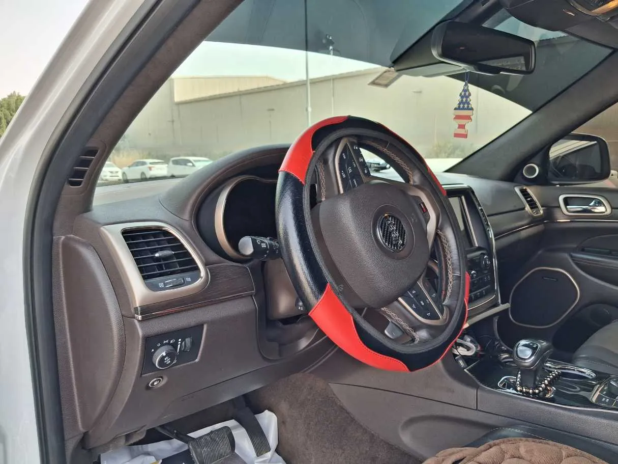 Car image 12