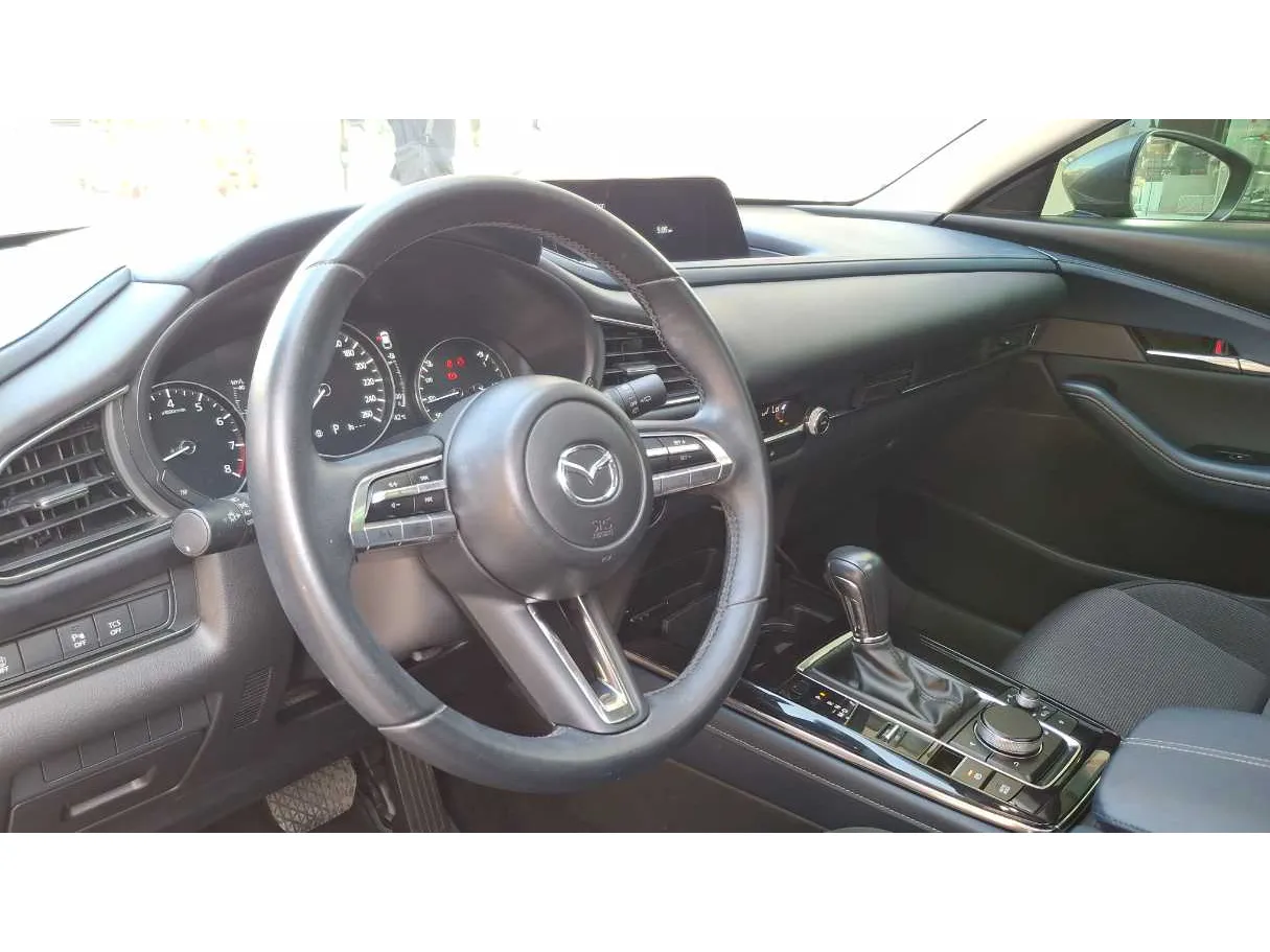 Car image 11