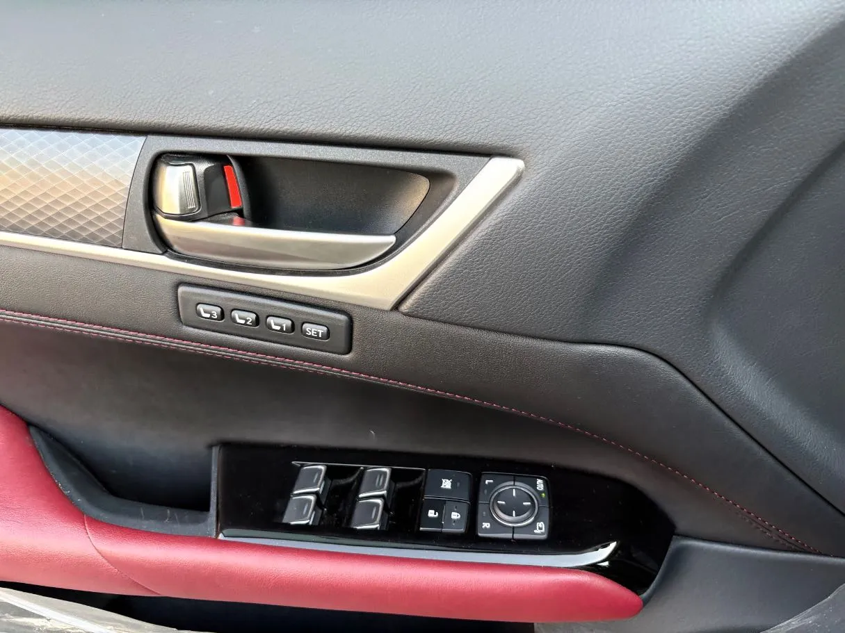 Car image 27