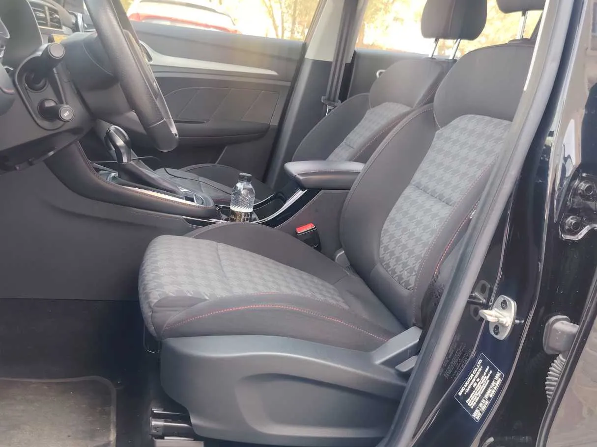 Car image 12