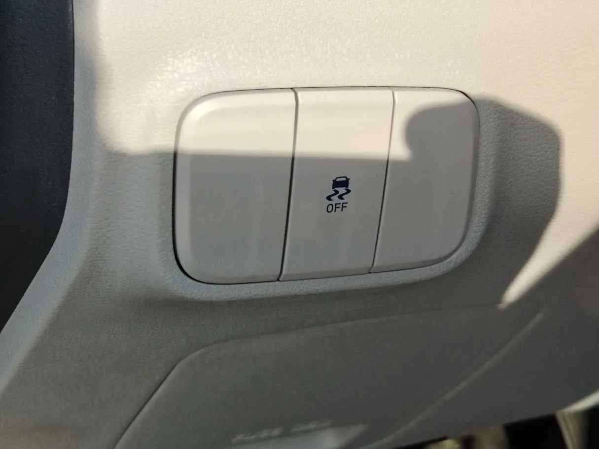 Car image 27