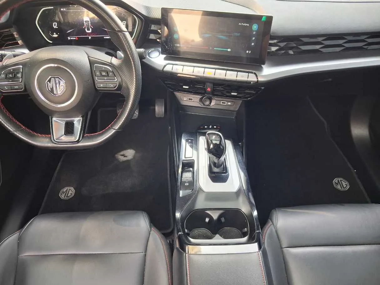 Car image 16