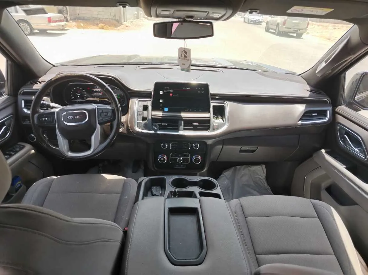 Car image 19