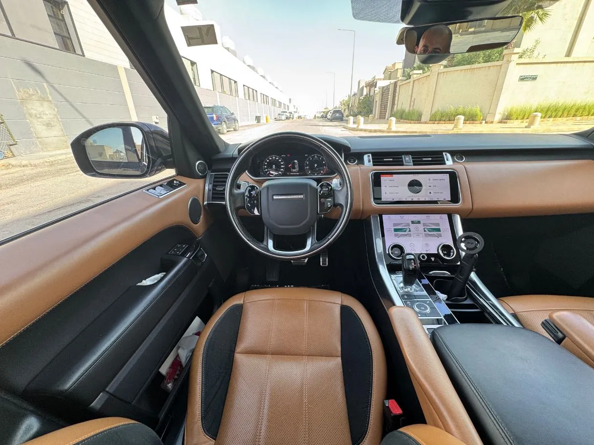 Car image 16