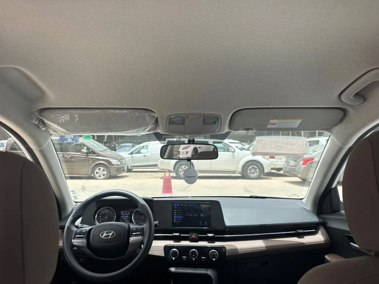 Car image 17