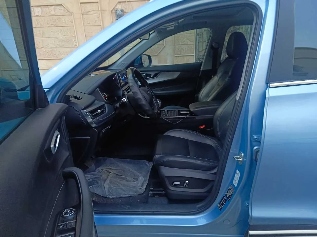 Car image 13