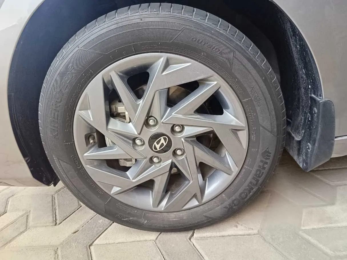 Car image 8