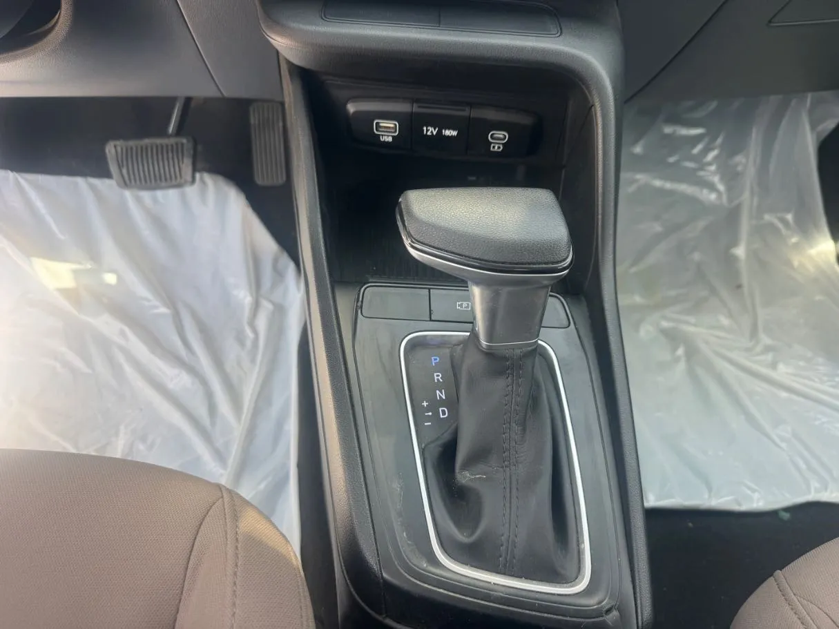 Car image 15