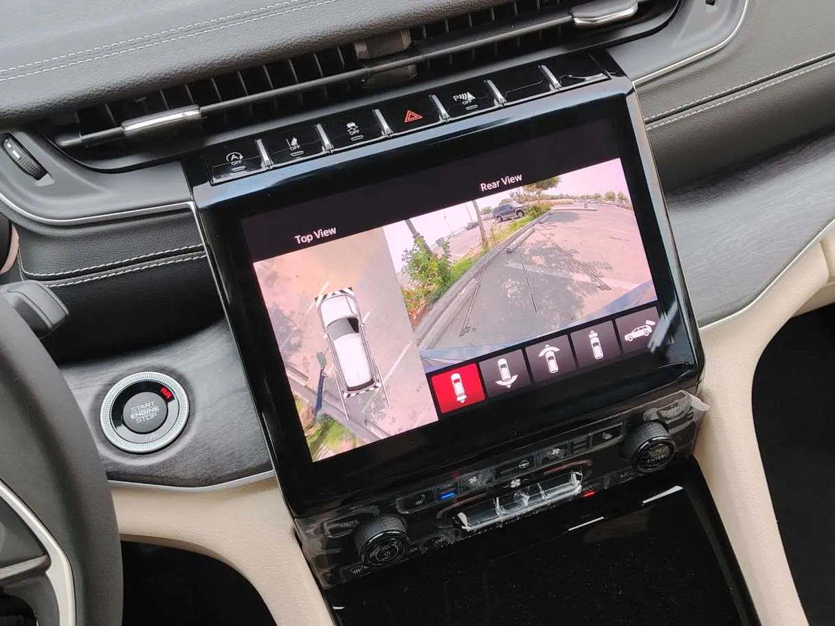 Car image 24