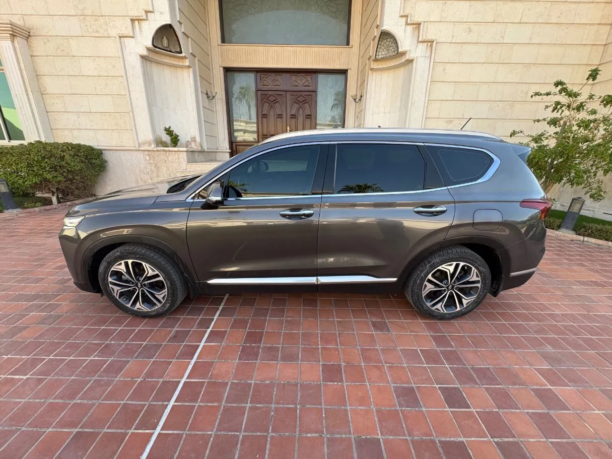 Car image 8