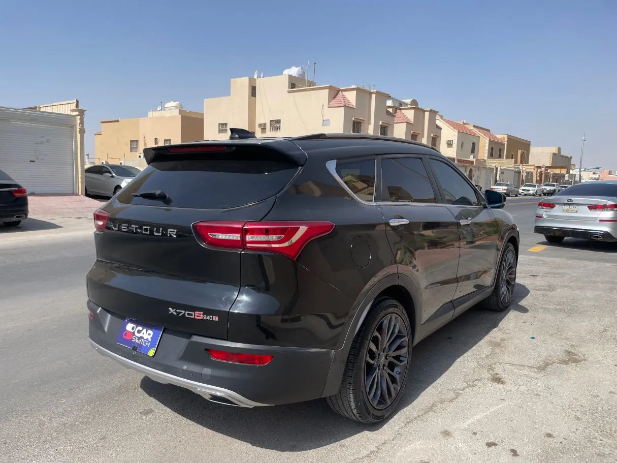 Car image 5