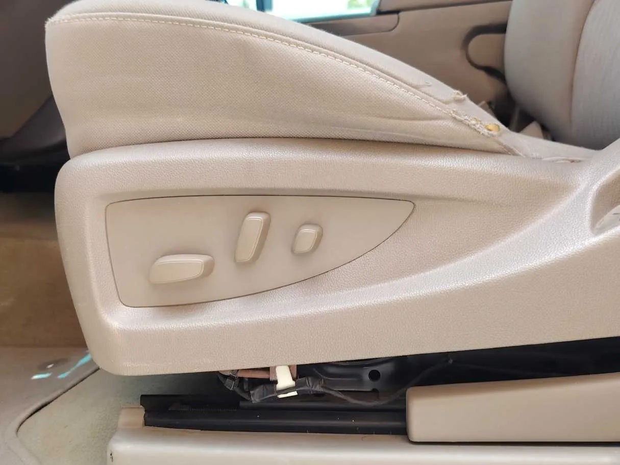 Car image 27