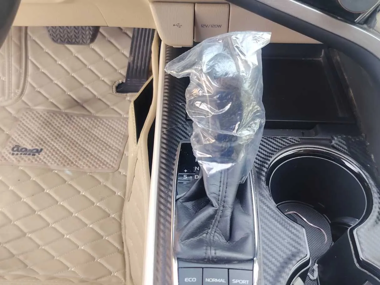 Car image 19