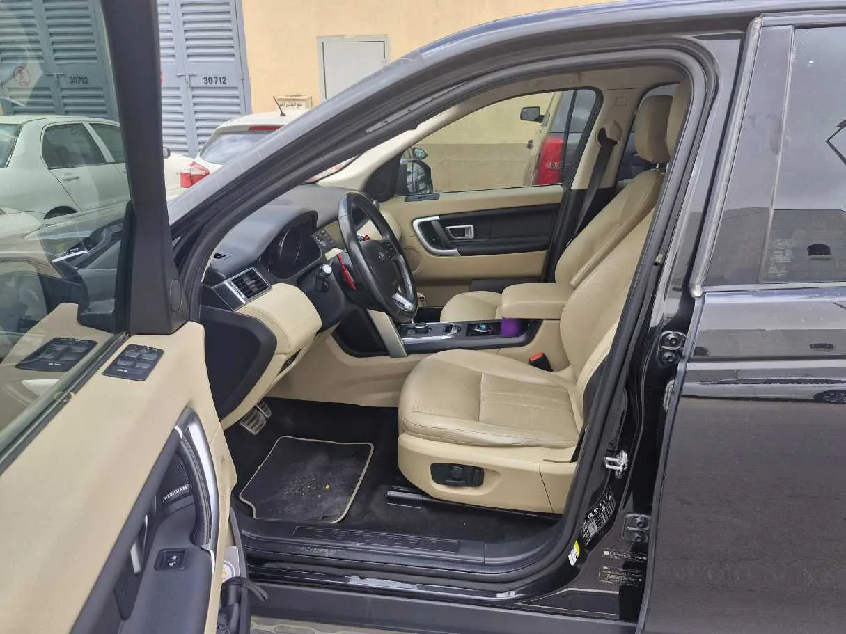 Car image 12