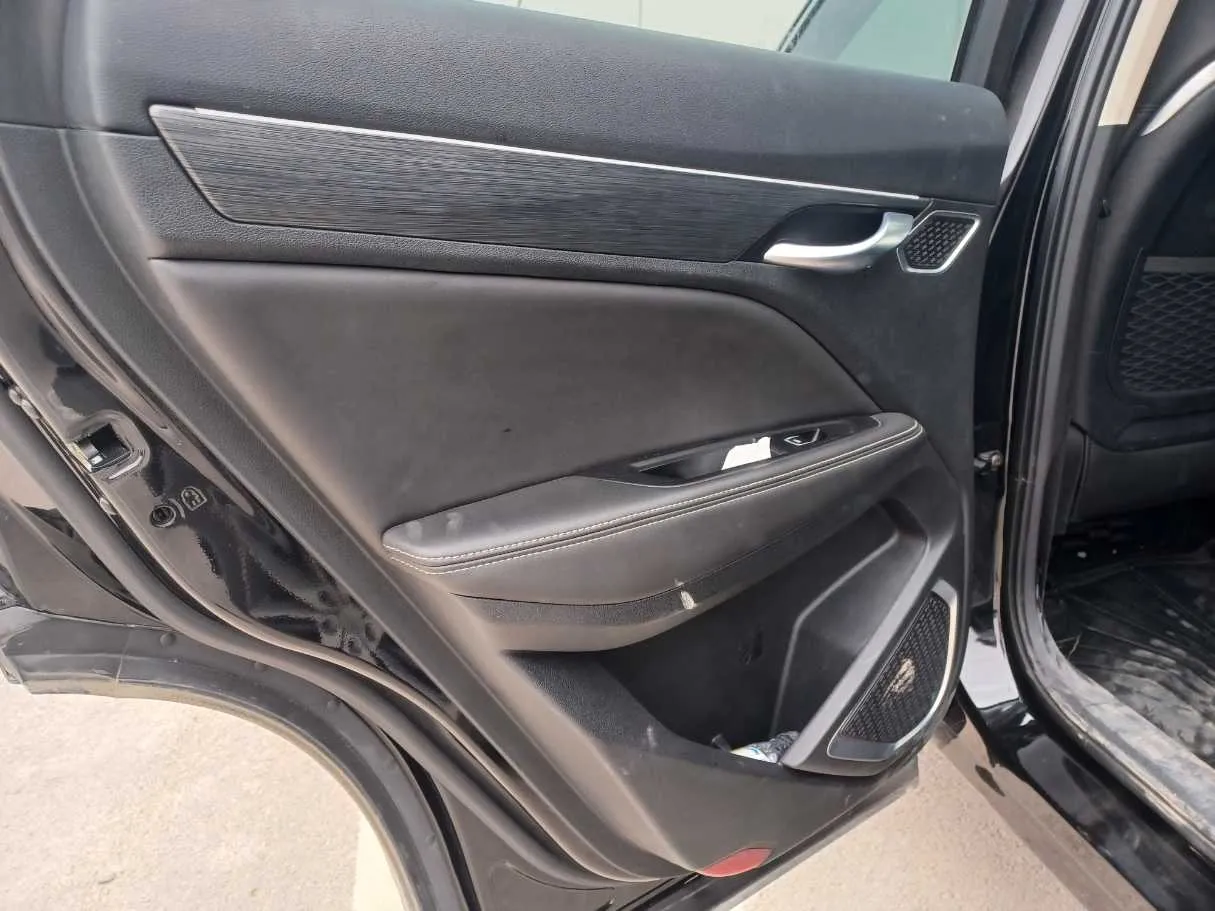 Car image 13