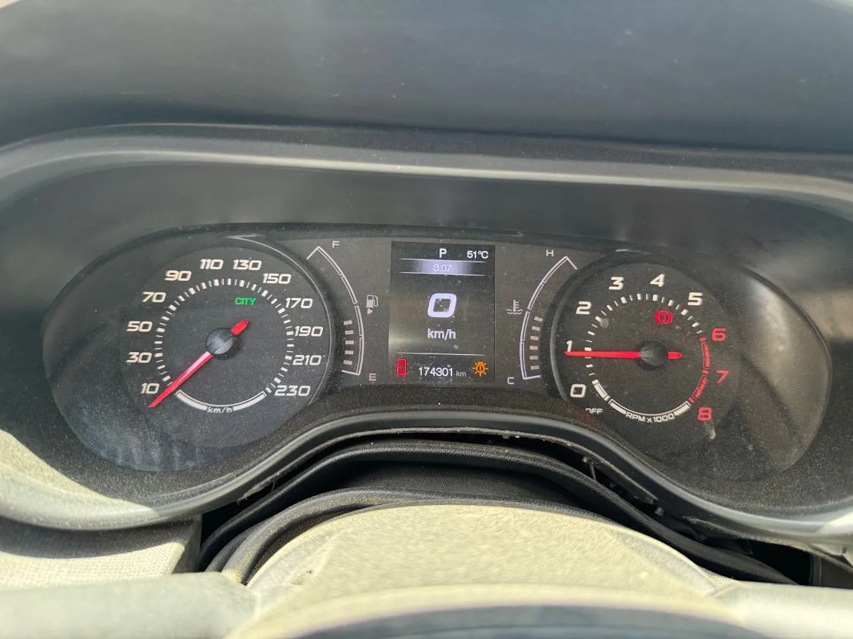 Car image 19