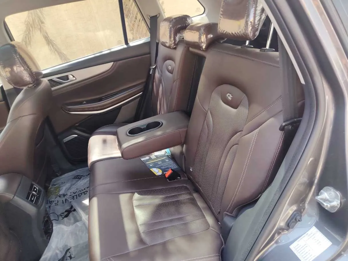 Car image 16