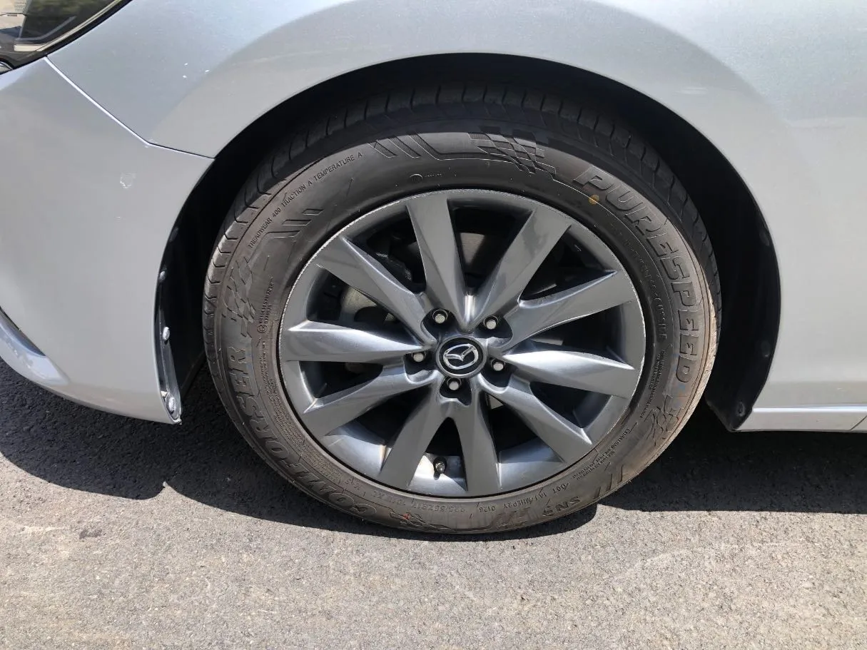 Car image 10