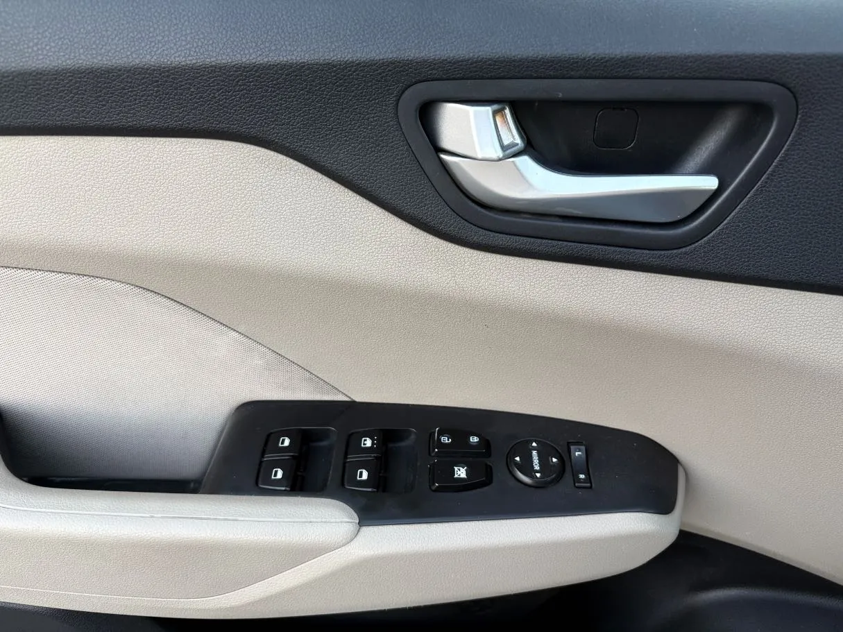 Car image 27