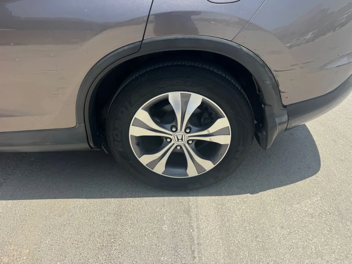Car image 9