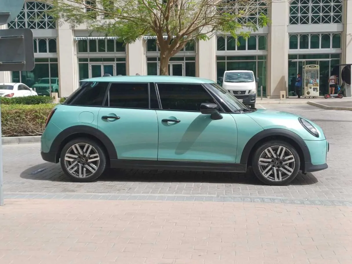 Car image 8