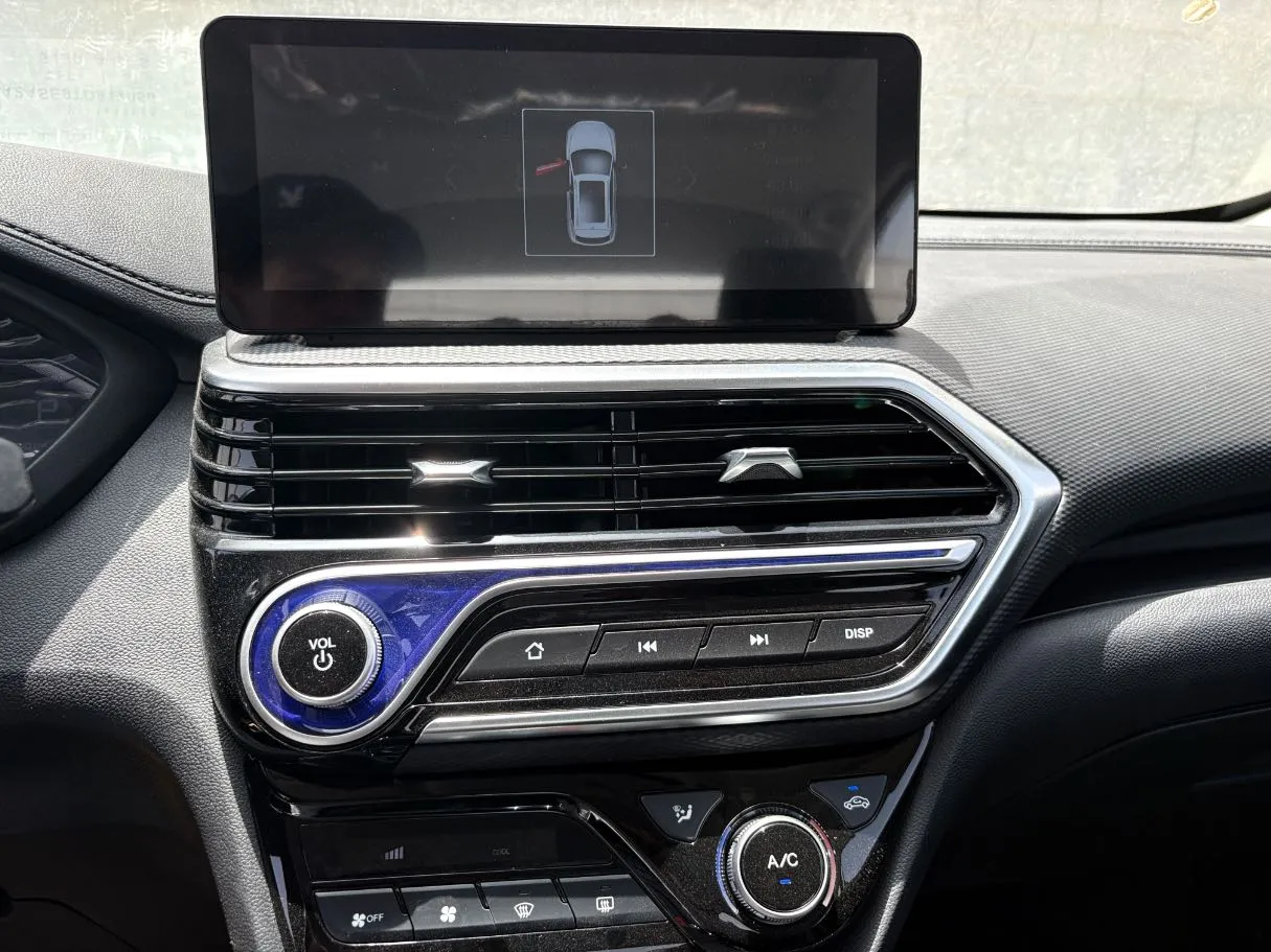 Car image 12