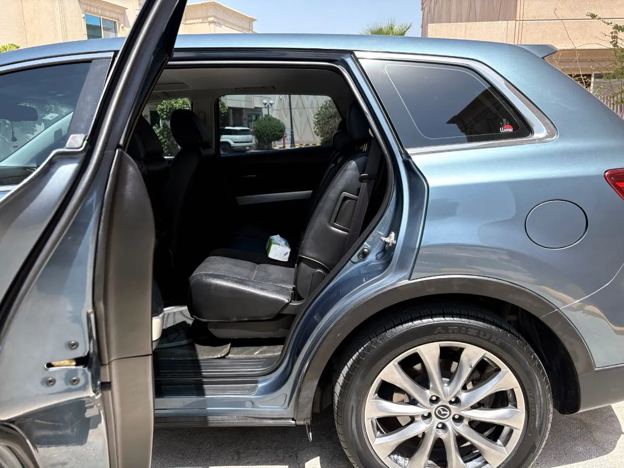 Car image 15