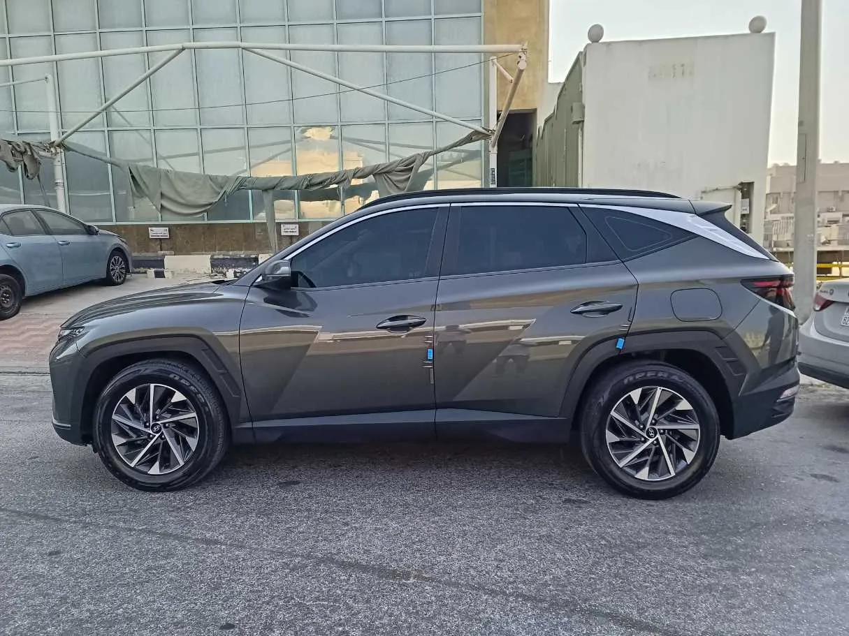 Car image 8