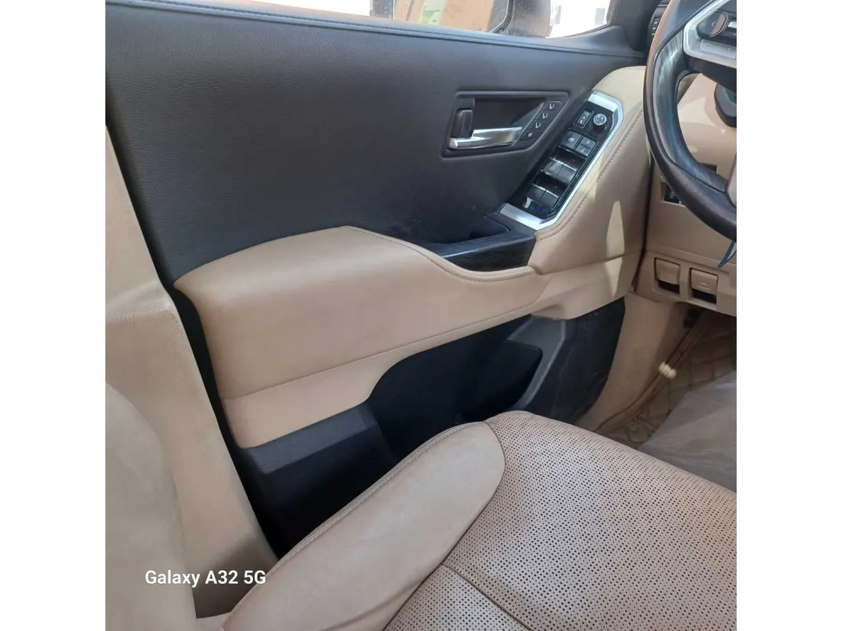 Car image 32