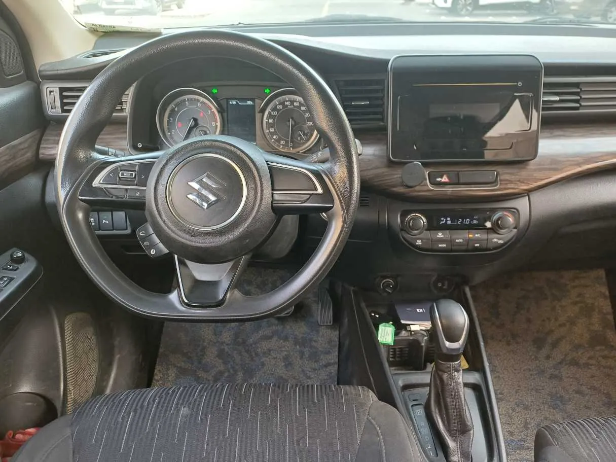 Car image 18