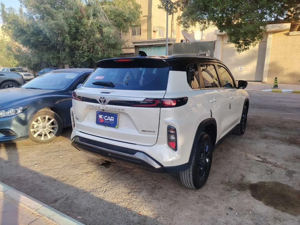 Car image 5