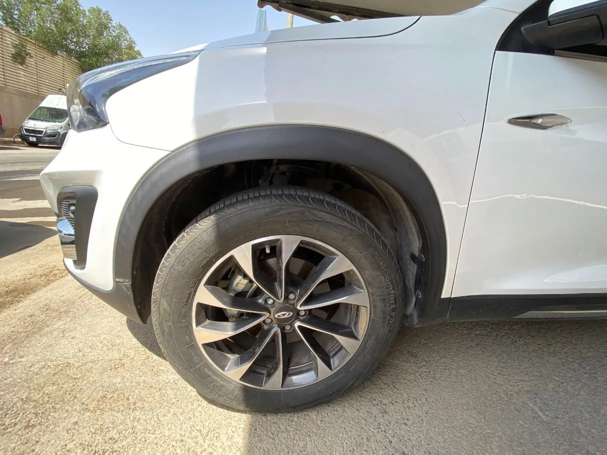 Car image 8