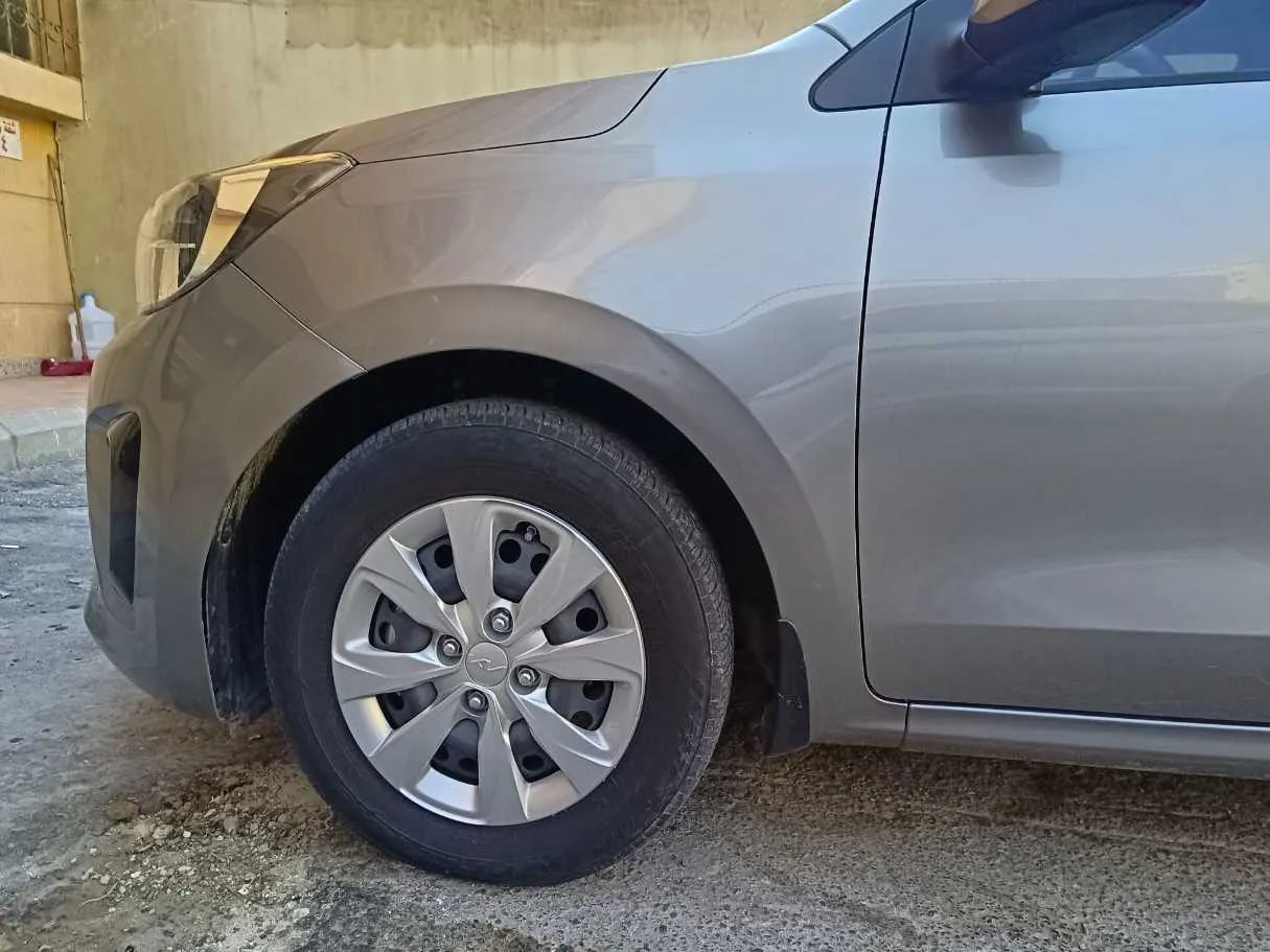 Car image 9