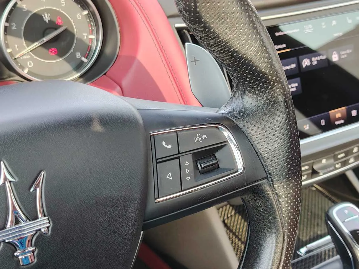 Car image 30