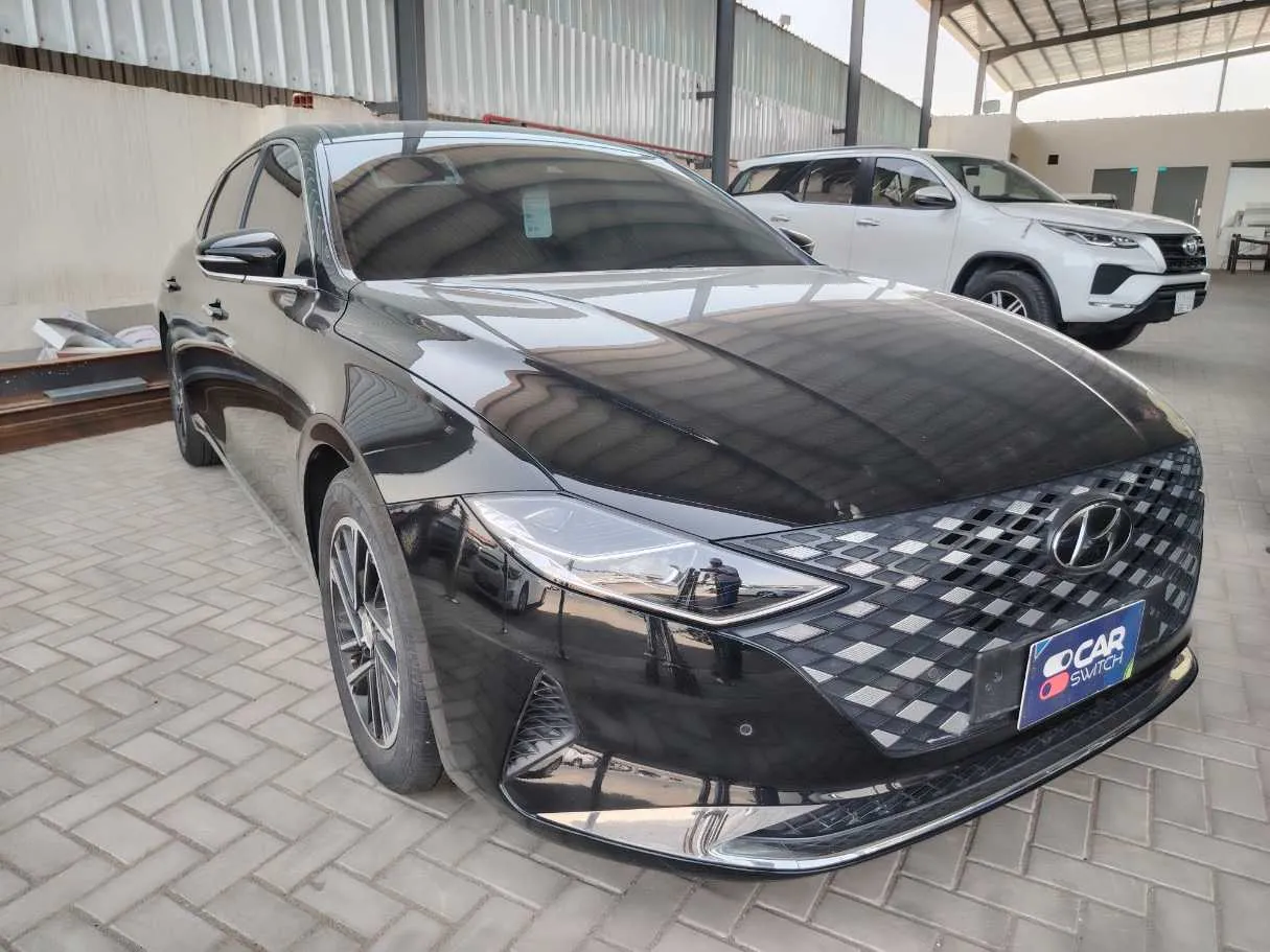 Car image 3