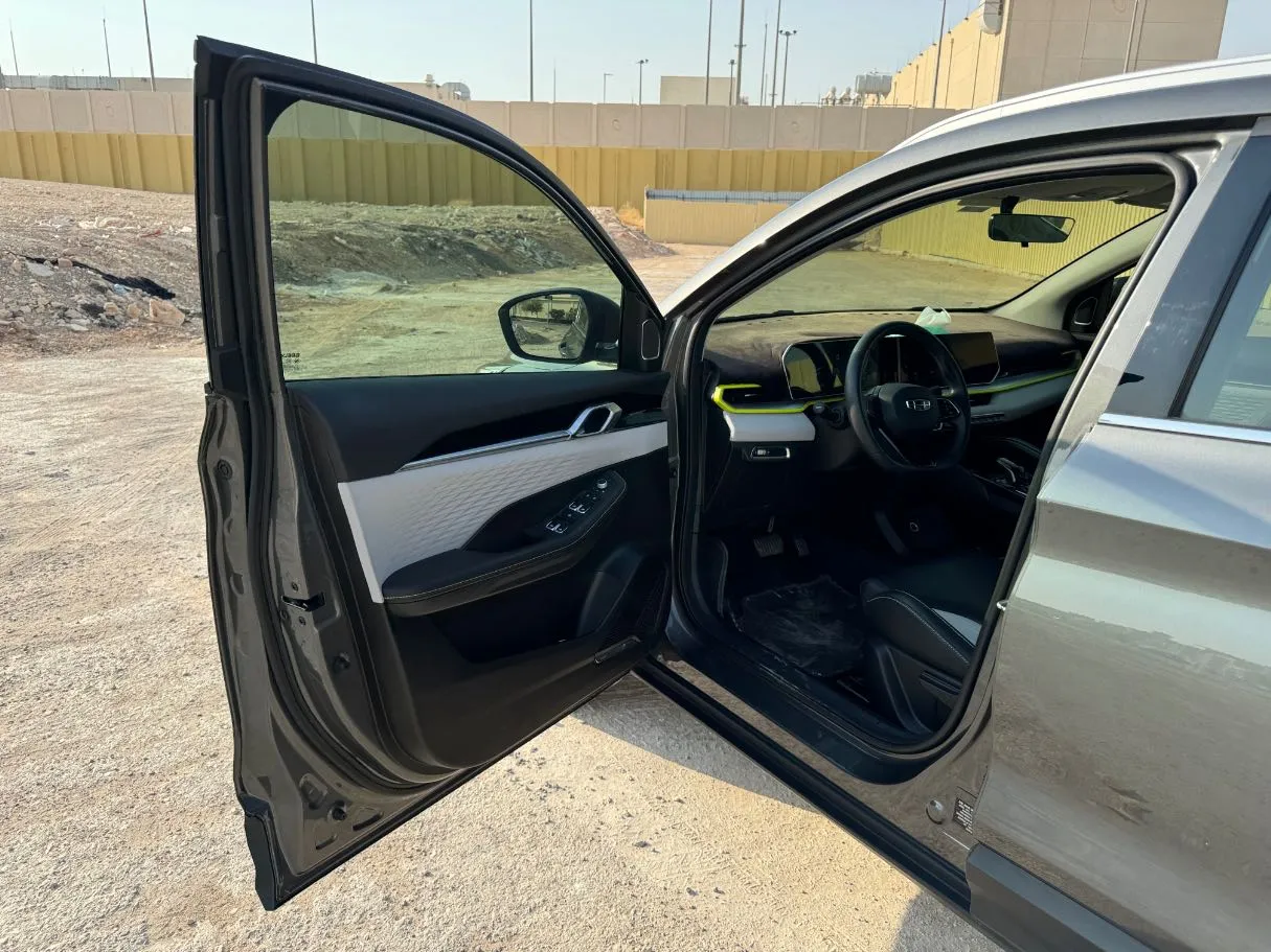 Car image 8