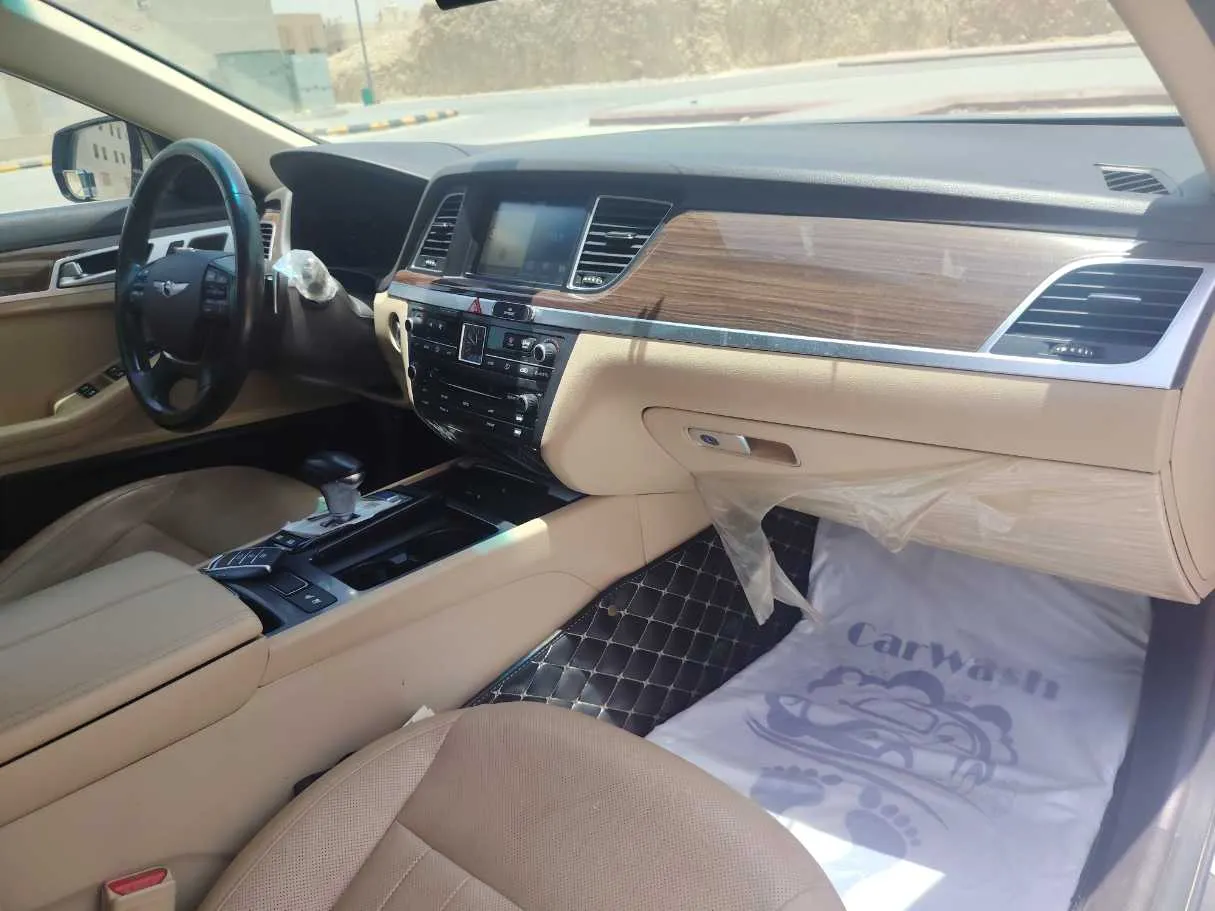 Car image 14