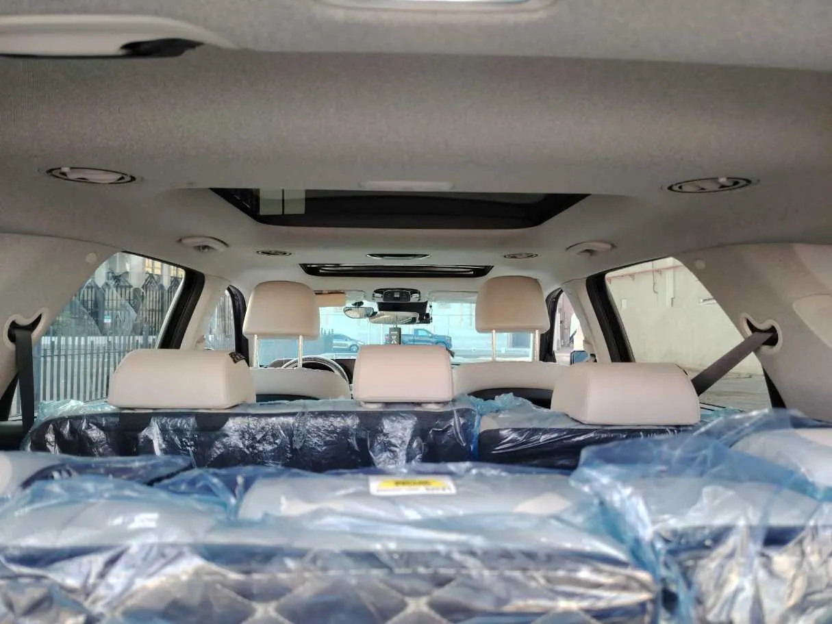 Car image 25
