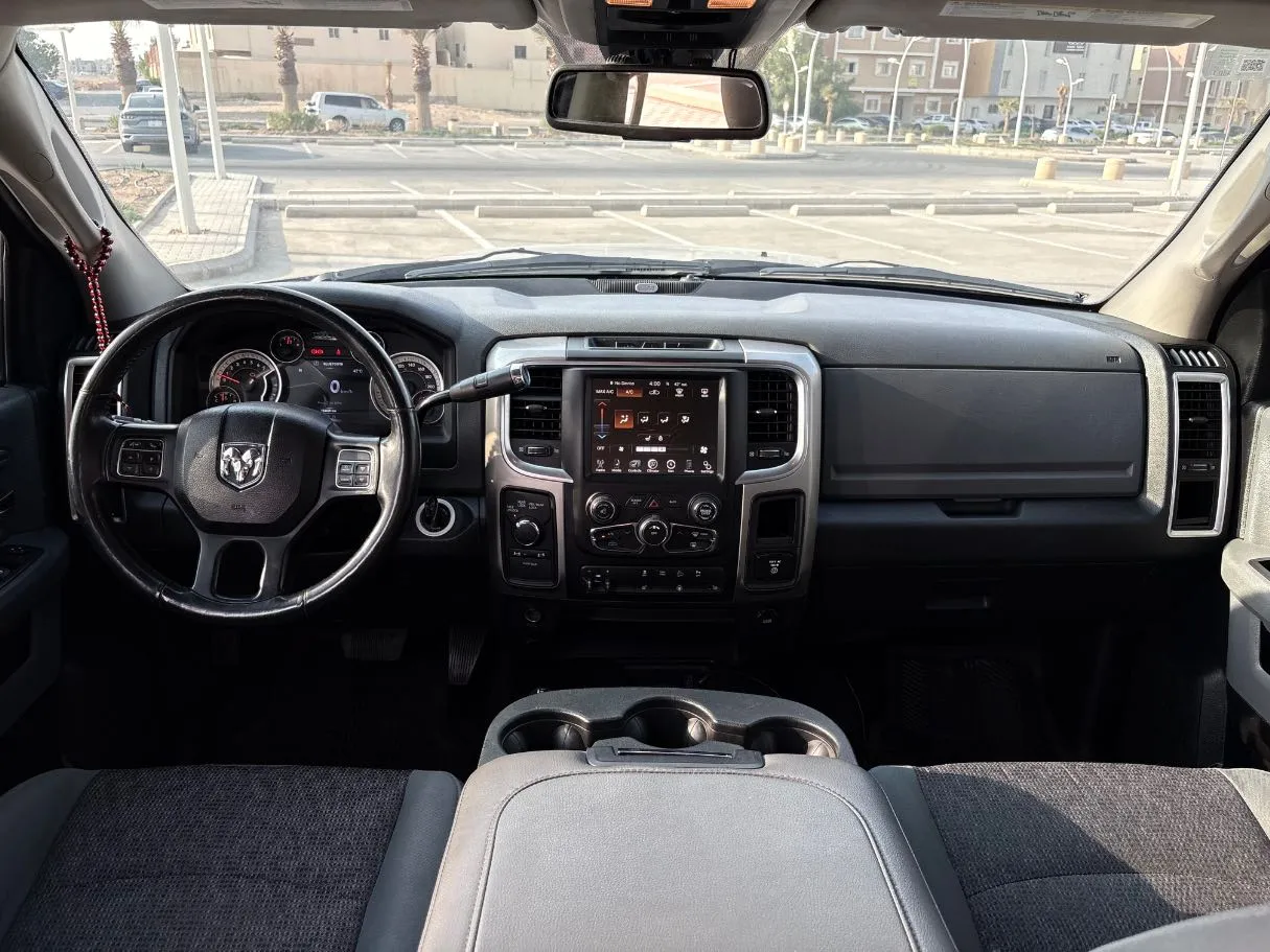 Car image 18