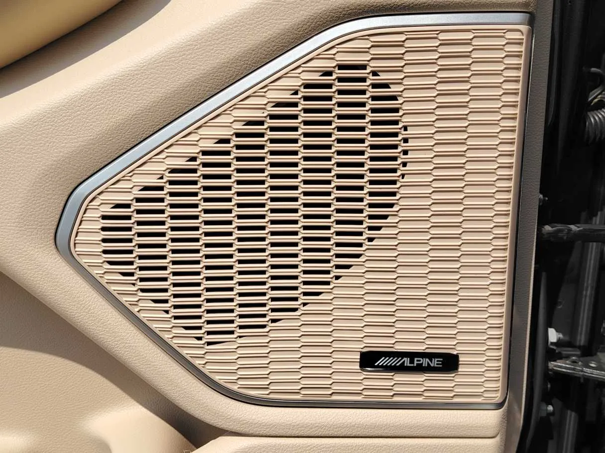 Car image 36