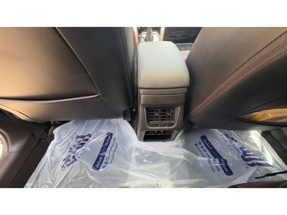 Car image 27