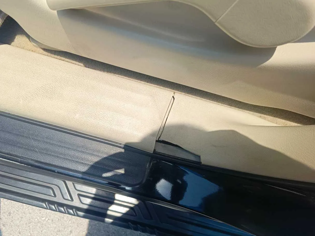 Car image 30