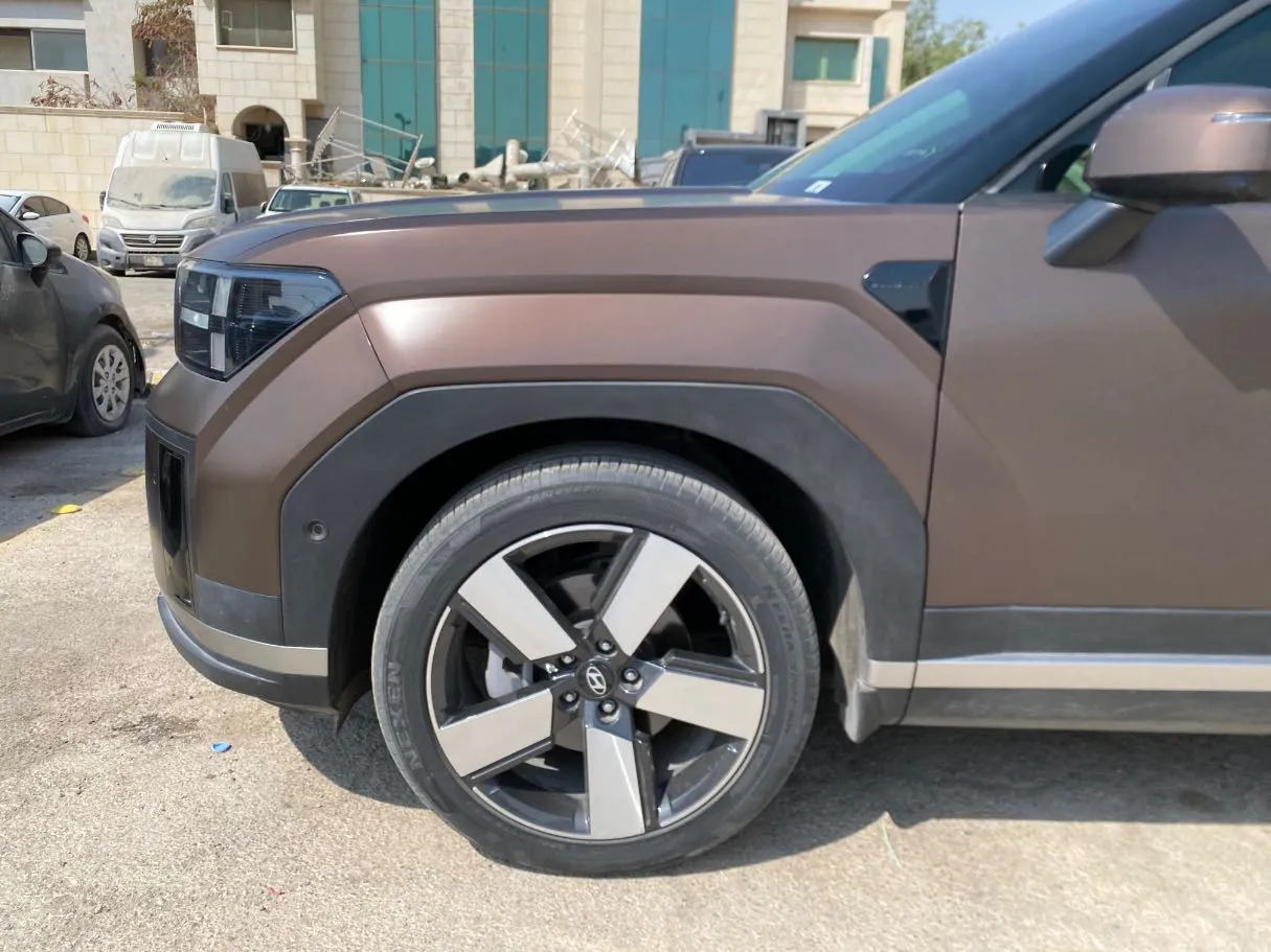 Car image 9