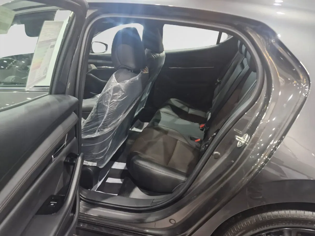 Car image 7