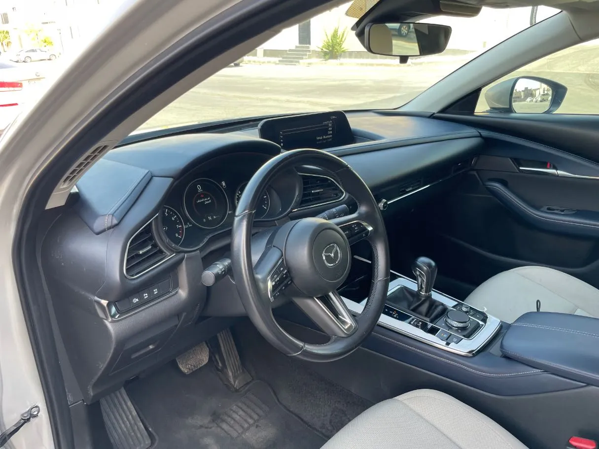Car image 11