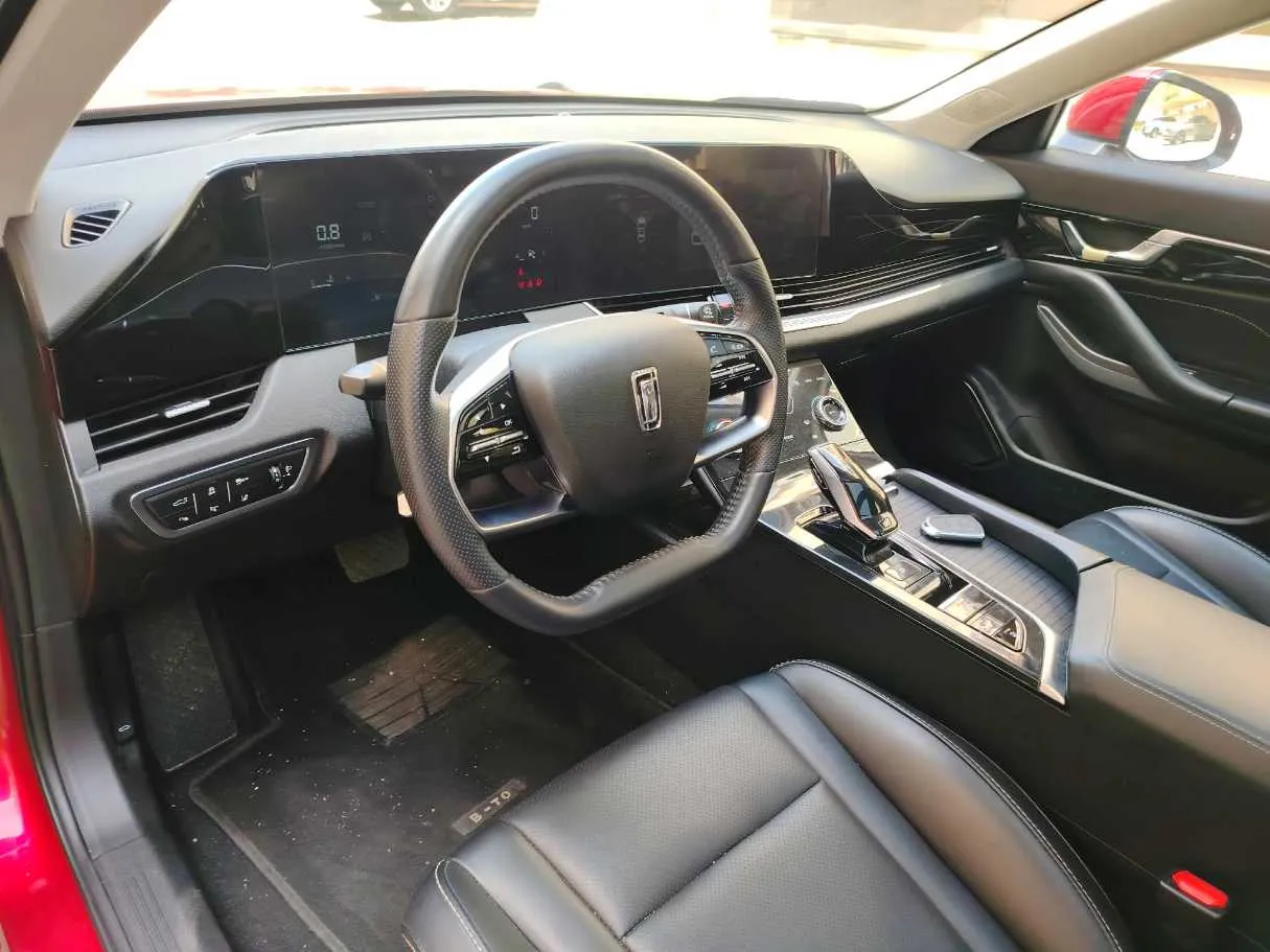 Car image 15