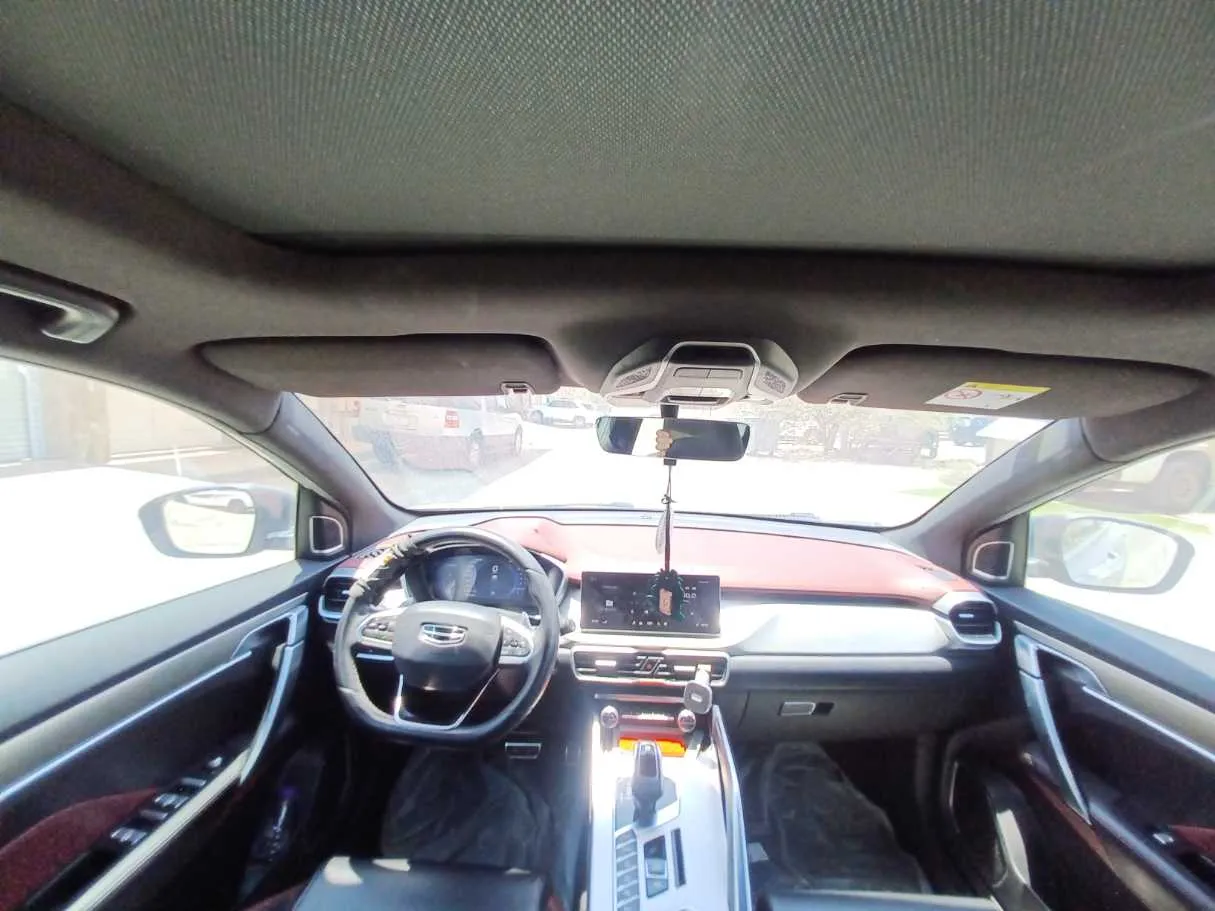 Car image 13