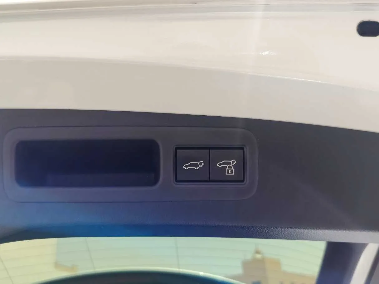 Car image 37